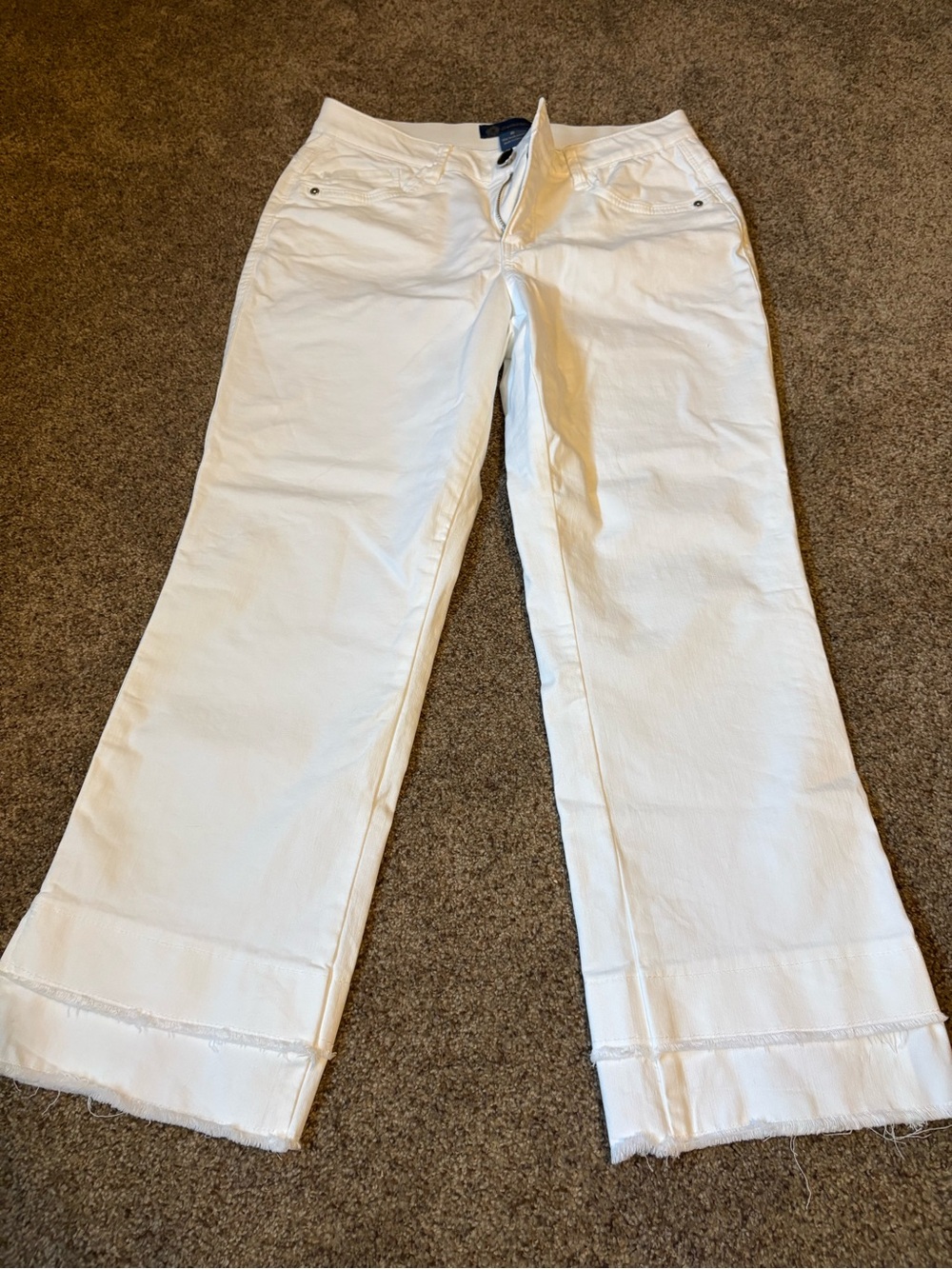 Democracy White Wide-Leg Jeans with Frayed Hem